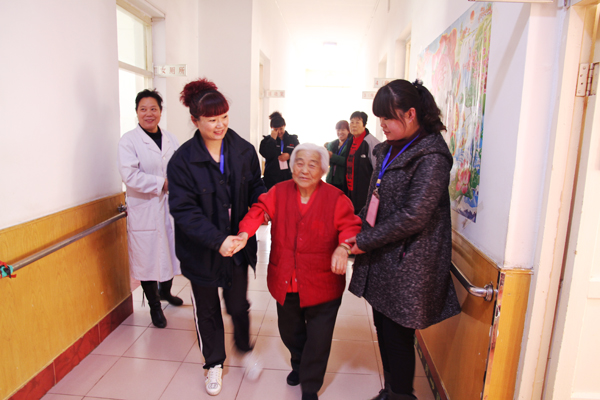 老人的笑容，我們的快樂——公司青年志愿者走進(jìn)敬老院活動側(cè)記.jpg