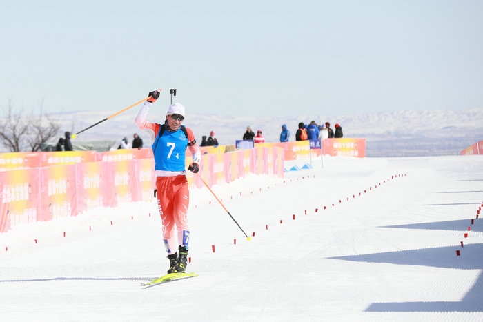 “十四冬” ｜ 內(nèi)蒙古隊(duì)冬季兩項(xiàng)公開組男子4×7.5公里接力賽獲得亞軍