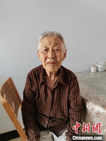 薩仁托婭拍攝的“草原母親”。　薩仁托婭供圖