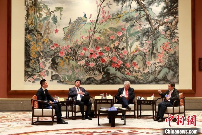 9月27日，尼山世界文明論壇在曲阜舉行，圖為該論壇的“高端訪談”活動(dòng)?！×籂?攝