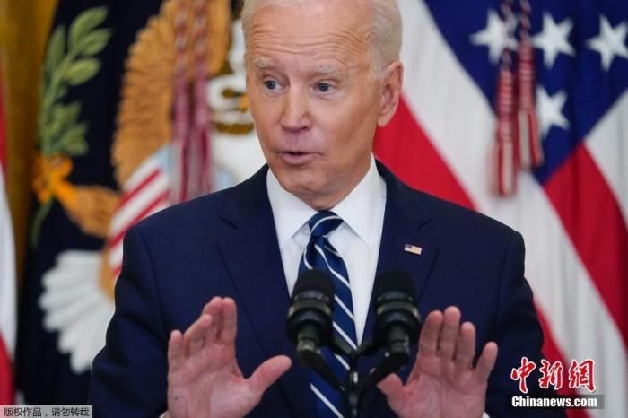 當(dāng)?shù)貢r(shí)間3月25日，美國(guó)總統(tǒng)拜登舉行了上任60多天來(lái)的首場(chǎng)正式新聞?dòng)浾邥?huì)，回答了邊境危機(jī)、控槍、基建計(jì)劃等熱點(diǎn)問(wèn)題。