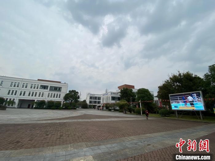 寧波市第二少年兒童業(yè)余體育學(xué)校?！×植?攝