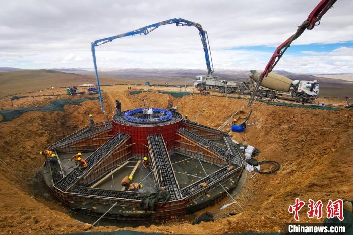 資料圖為該風(fēng)電場(chǎng)建設(shè)現(xiàn)場(chǎng)?！≈袊?guó)電建集團(tuán)成都勘測(cè)設(shè)計(jì)研究院有限公司 供圖