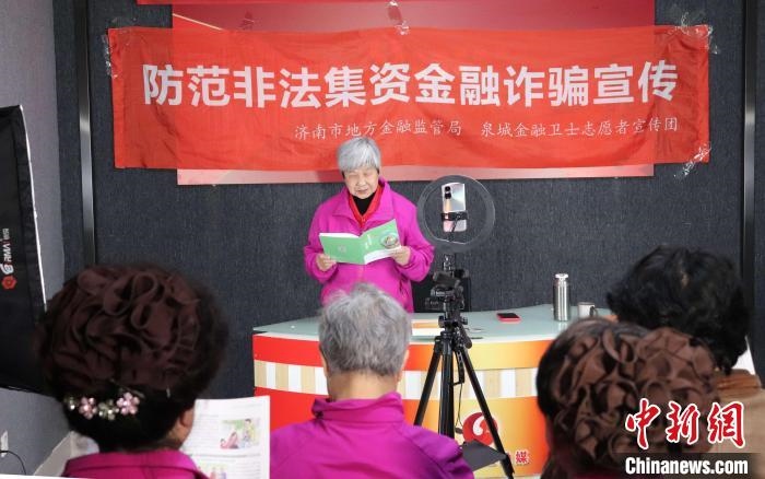 “防詐奶奶團”直播現場 李明芮 攝