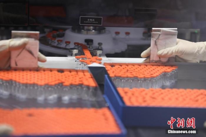 資料圖：北京科興中維生物技術有限公司生產線上的疫苗。 <a target='_blank' href='/'>中新社</a>記者 蔣啟明 攝 　