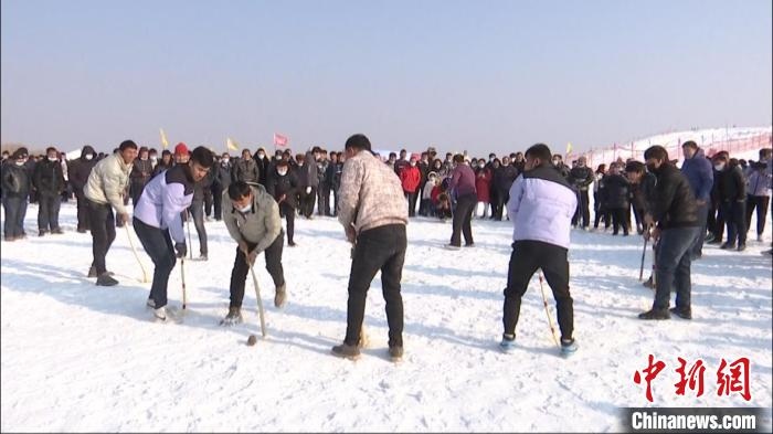 帕普孜球場，激烈角逐。　巴楚縣融媒體中心供圖
