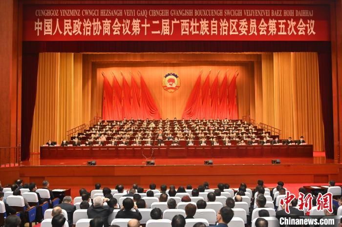 圖為大會(huì)閉幕?！∮峋?攝