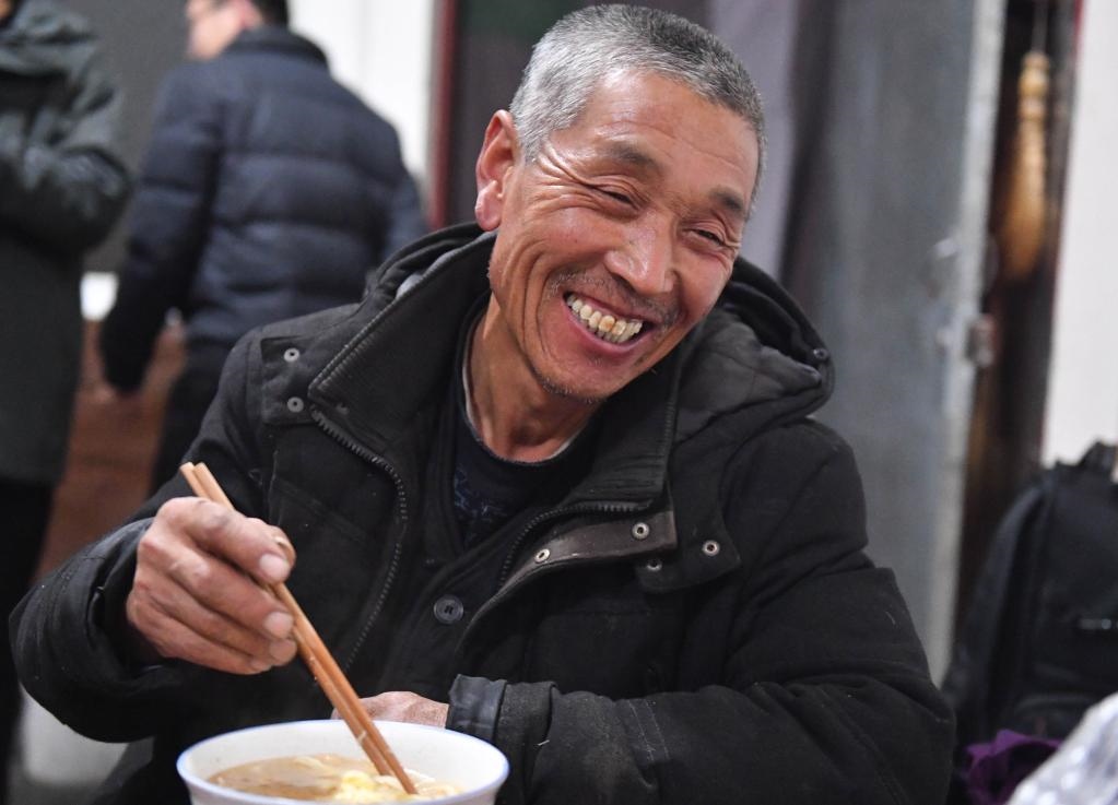 1月26日，山西省汾西縣段村村民蔡文明談起見(jiàn)到總書(shū)記的心情，激動(dòng)又開(kāi)心。新華社記者 柴婷 攝