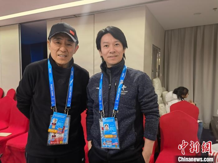 張文海與張藝謀的合影。　張文海 供圖