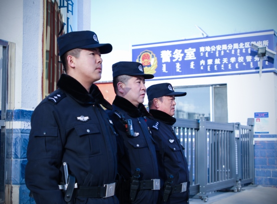 站好“護學崗”，守護“成長路”——南地公安持續(xù)開展護學行動214.png