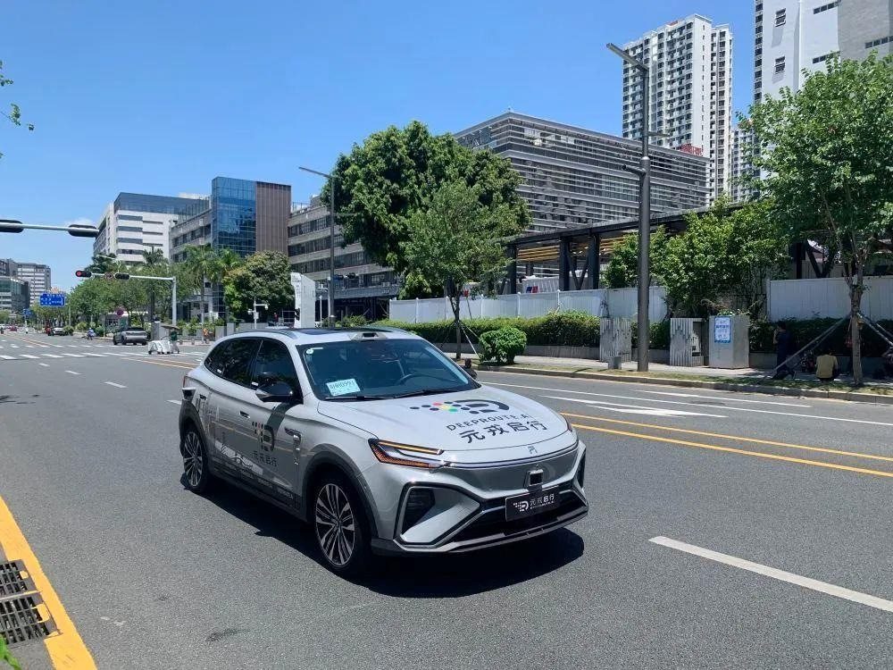 △自動(dòng)駕駛汽車(chē)在河套深港科技創(chuàng)新合作區(qū)開(kāi)展道路測(cè)試。