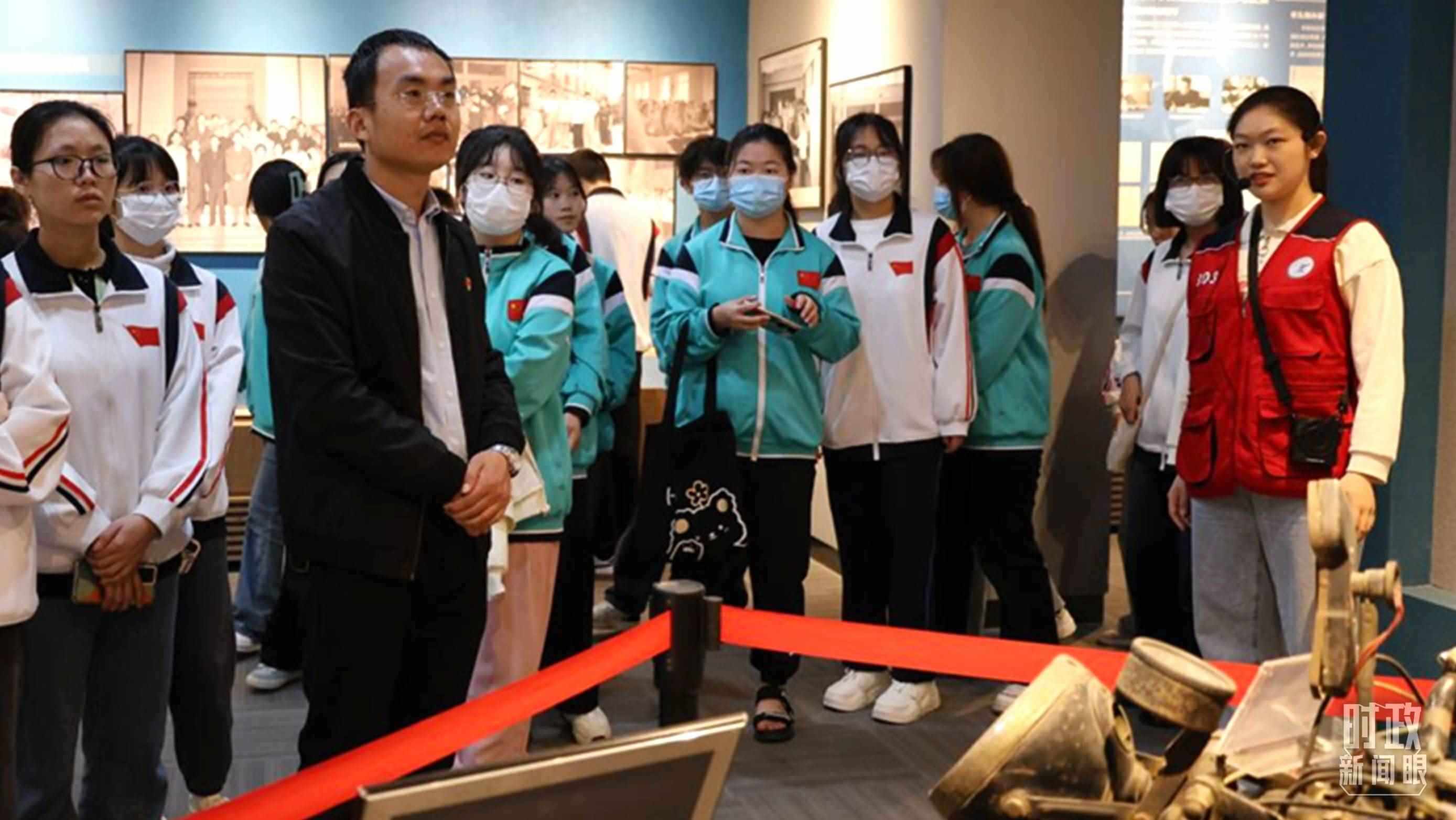 △西安高校師生參觀交大西遷博物館。（資料圖）