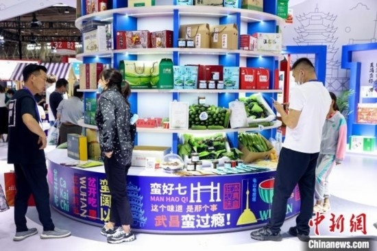 圖為首屆湖北食品產業(yè)鏈博覽會美食云集 張暢 攝