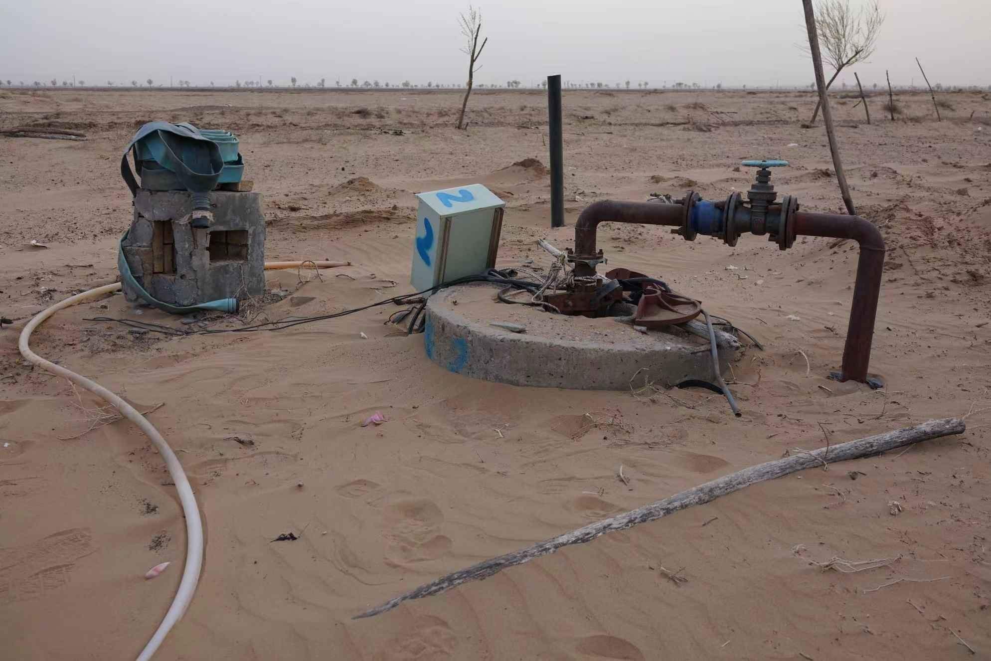 項目地以北的一個澆灌機井。 人民網(wǎng)記者 游天燚攝