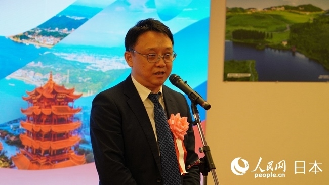 （圖片說(shuō)明：東京中國(guó)文化中心主任羅玉泉致辭。人民網(wǎng)滕雪 攝）