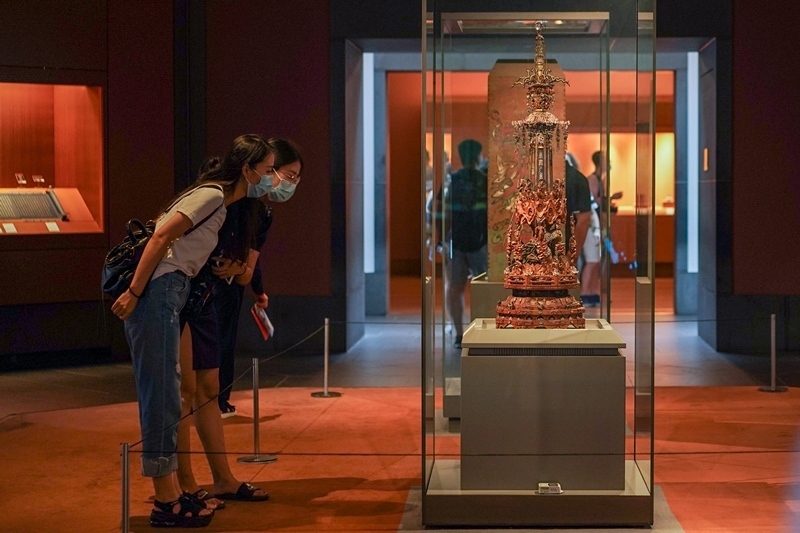 2020年7月24日，觀眾在蘇州博物館內(nèi)參觀。