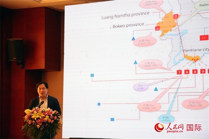 老撾計劃與投資部發(fā)展研究院院長史提羅斯·拉斯福尼在活動現(xiàn)場發(fā)言。人民網(wǎng)記者楊一攝