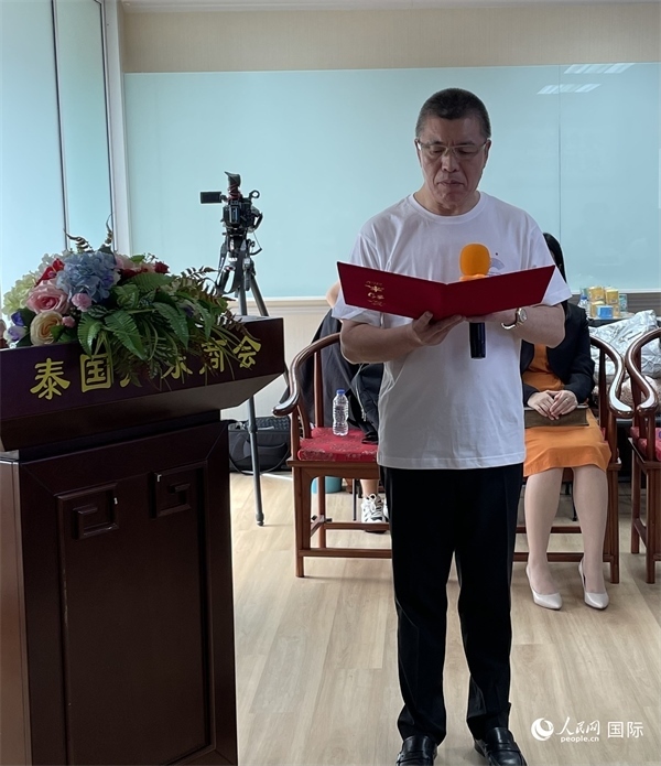 泰國(guó)浙江商會(huì)會(huì)長(zhǎng)祁曉云受泰國(guó)華僑華人和駐泰各級(jí)商會(huì)機(jī)構(gòu)委托發(fā)出倡議，華僑華人群體將積極助力亞運(yùn)會(huì)舉行。人民網(wǎng)記者 劉慧攝