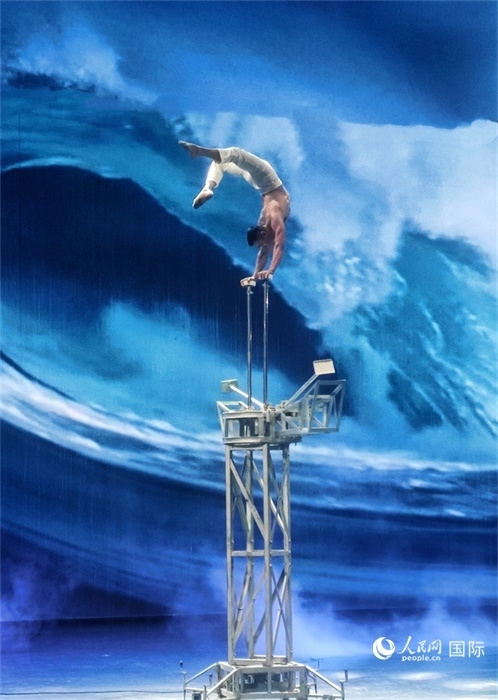 吳橋雜技大世界中的雜技演出。人民網(wǎng) 趙昭攝