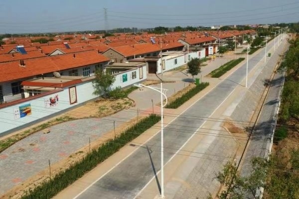 后仙莊村整治后道路整潔，住房整齊劃一