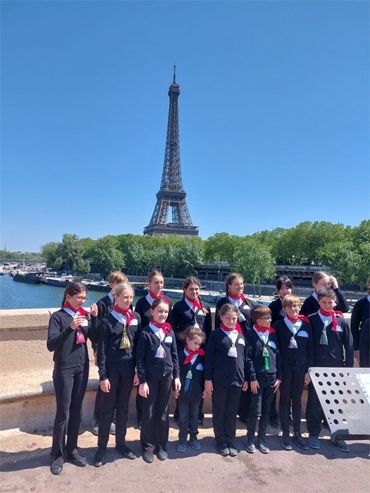 2.2023年5月，巴黎寶麗聲童聲合唱團(tuán)錄制歌曲《如果我去中國(guó)》。（圖片由受訪者提供）