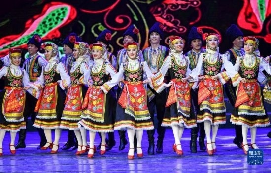 7月21日，哈薩克斯坦薩爾塔納國家舞蹈團(tuán)的演員在演出。