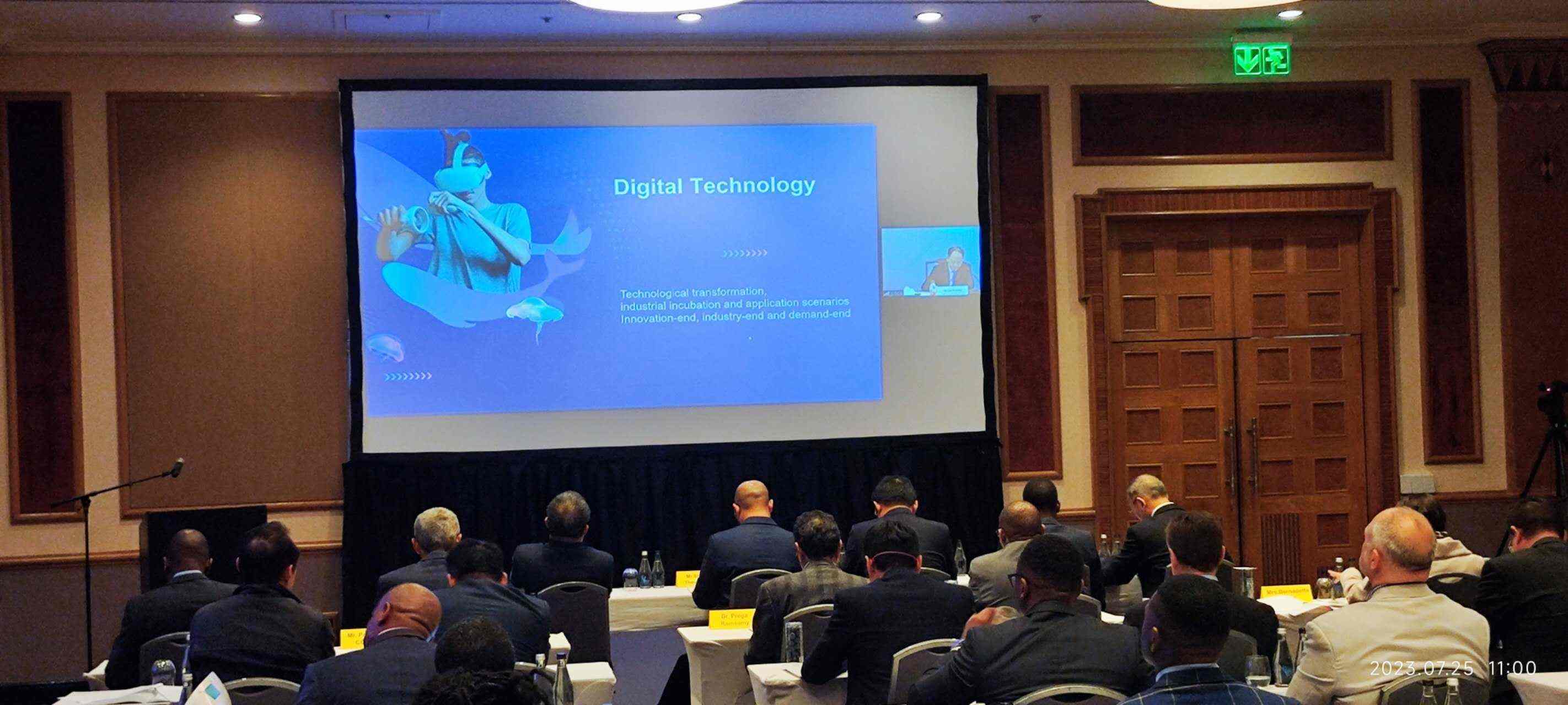 中展公司副總裁孫維勇線上介紹鏈博會(huì)。圖片來(lái)源：貿(mào)促會(huì)