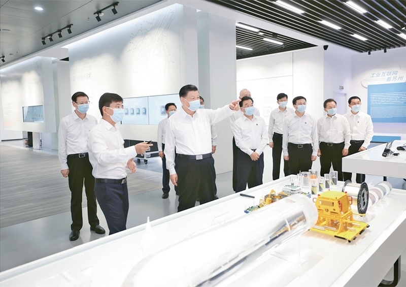 2023年7月5日至7日，中共中央總書記、國(guó)家主席、中央軍委主席習(xí)近平在江蘇考察。這是5日下午，習(xí)近平在蘇州工業(yè)園區(qū)考察。 新華社記者 鞠鵬/攝