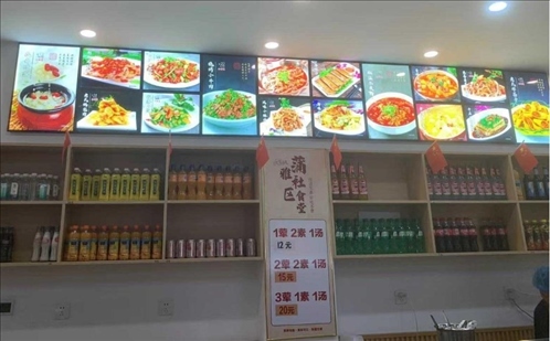 蒲雅社區(qū)食堂內(nèi)。何珊攝