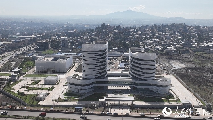 非洲疾病預(yù)防控制中心總部（一期）航拍。人民網(wǎng)記者 劉寧攝