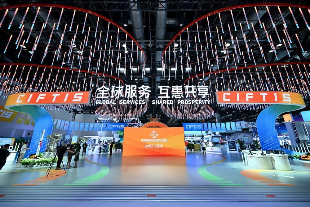 這是9月1日拍攝的國(guó)家會(huì)議中心內(nèi)景。新華社記者 李鑫 攝