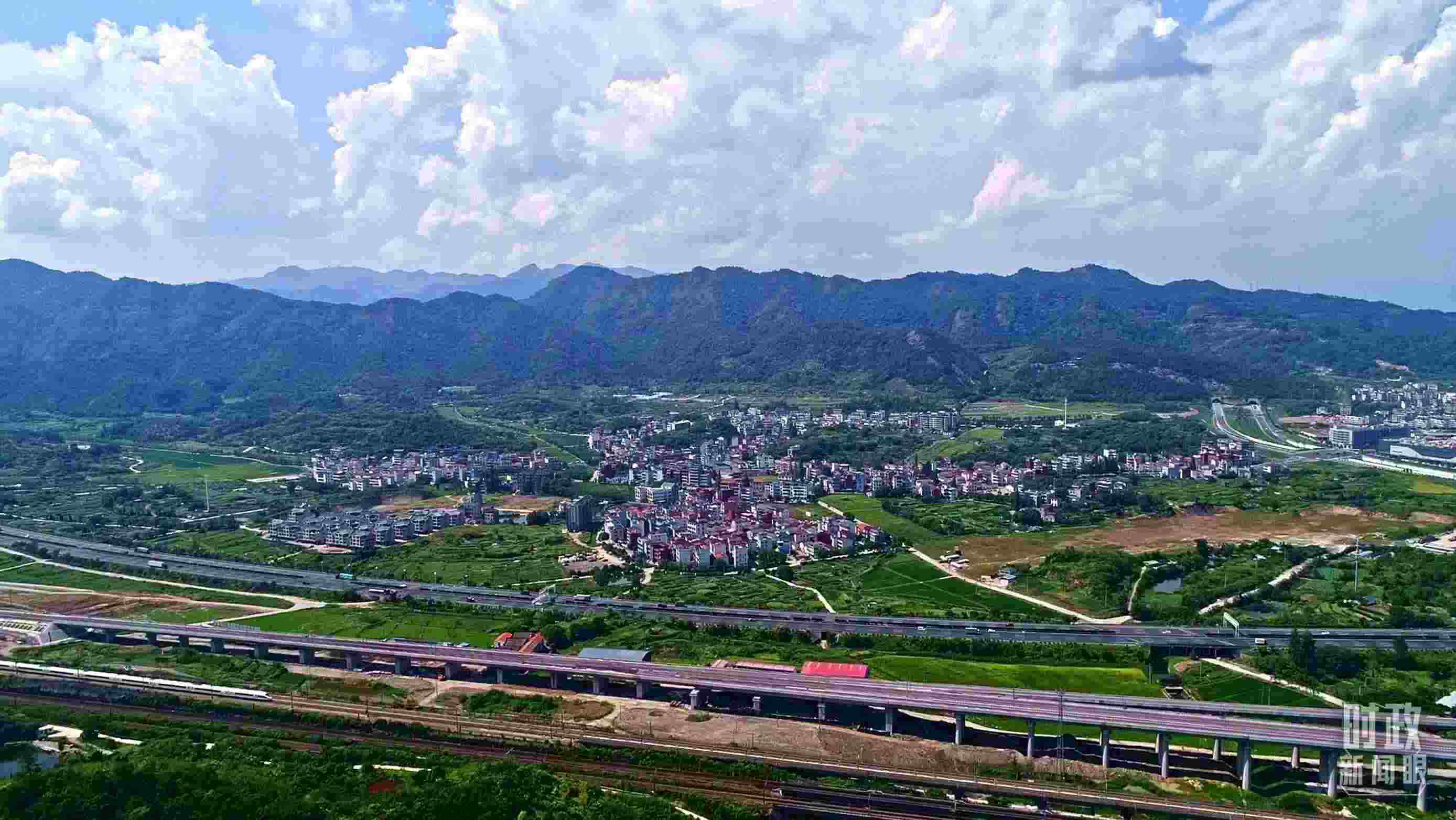 △李祖村航拍。（總臺(tái)央視記者范凱拍攝）