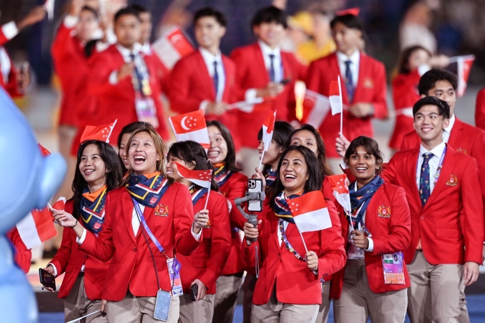 新加坡代表團在開幕式上入場。