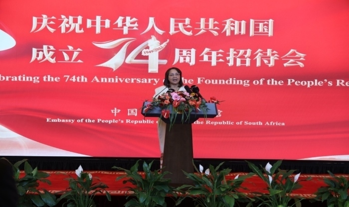 德利萊代表南政府向中國政府和人民致以誠摯祝賀。中國駐南非使館供圖