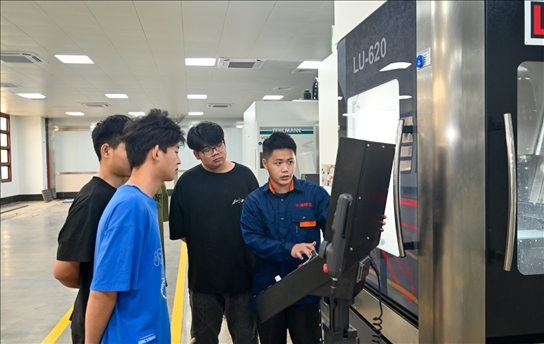 學生們正在實操學習。受訪單位供圖