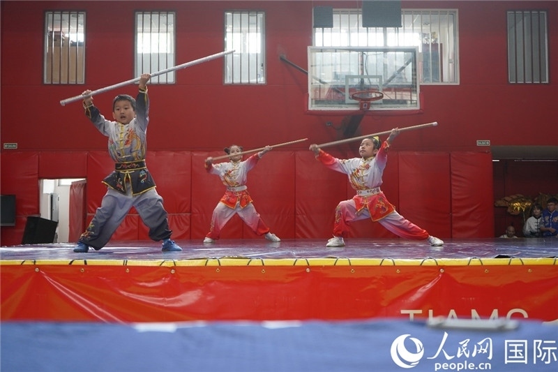 圖為開(kāi)幕式現(xiàn)場(chǎng)兒童武術(shù)表演。人民網(wǎng)記者 許放攝