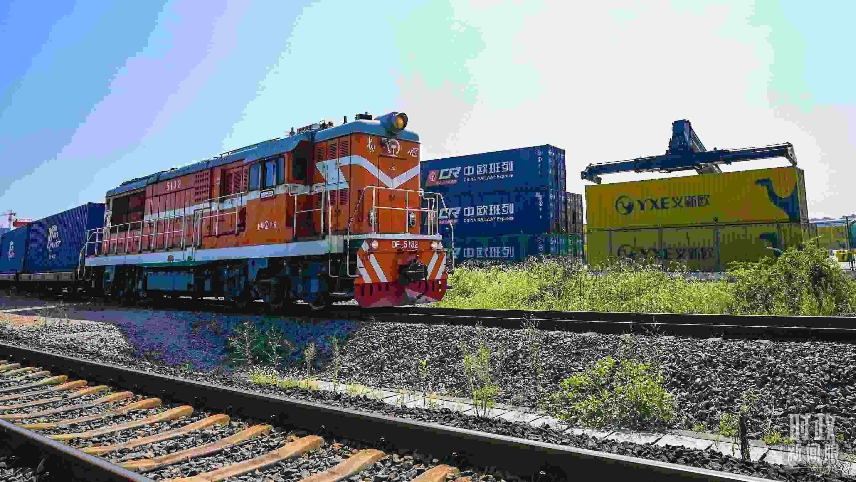 △“義新歐”中歐班列。（總臺(tái)國(guó)廣記者李晉拍攝）