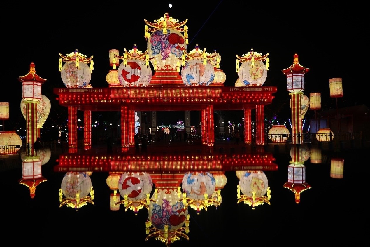 中秋國慶期間，南岳祝融文旅小鎮(zhèn)舉辦祝融花燈節(jié)。曹正平攝