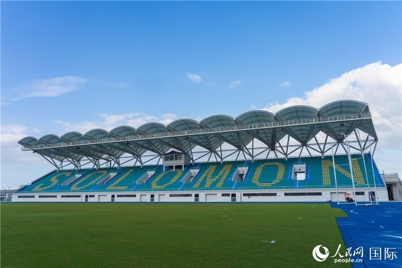 2023年9月12日，位于所羅門群島首都霍尼亞拉的由中土公司承建的中國援所羅門群島2023年太平洋運動會體育場館。人民網(wǎng) 賀吉攝