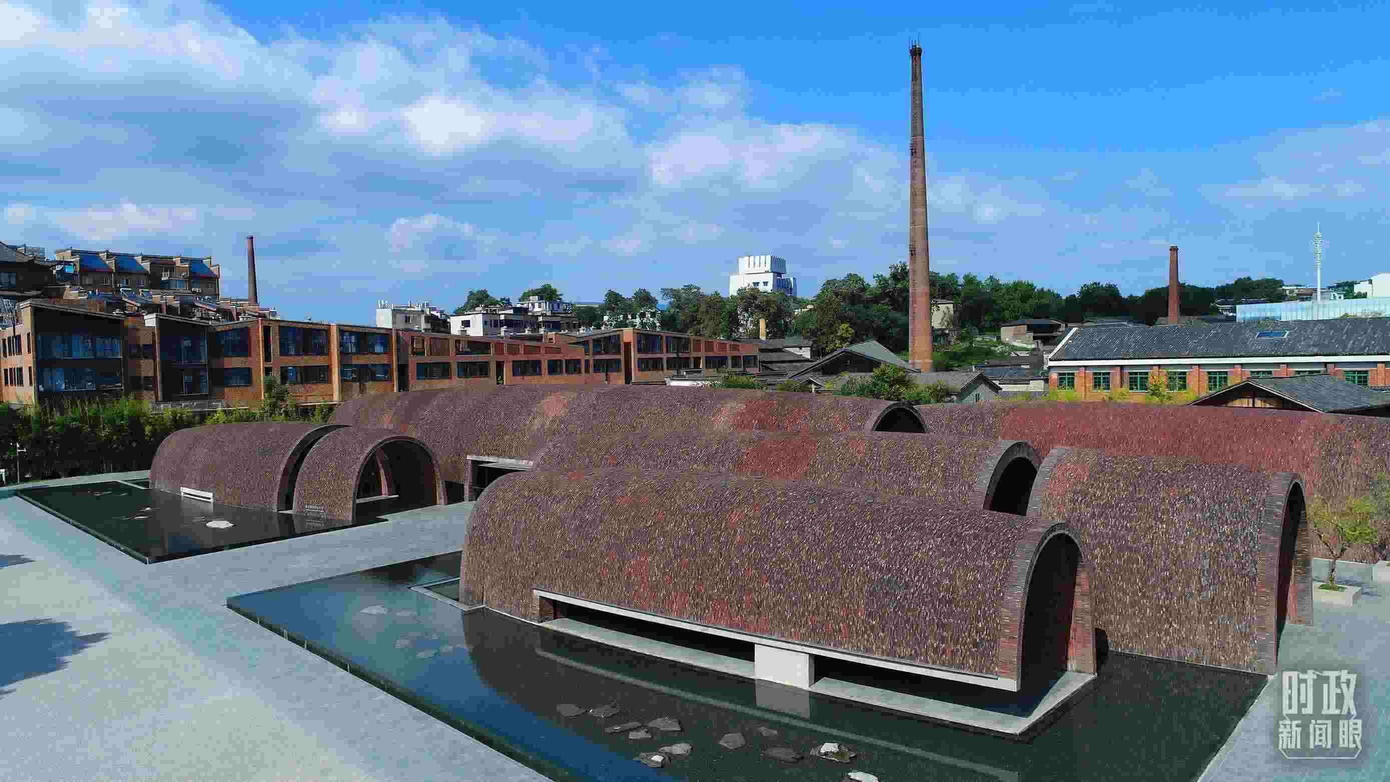 △街區(qū)內(nèi)的博物館，借鑒了景德鎮(zhèn)清代獨創(chuàng)的蛋形柴窯構(gòu)造特點。（總臺央視記者范凱拍攝）