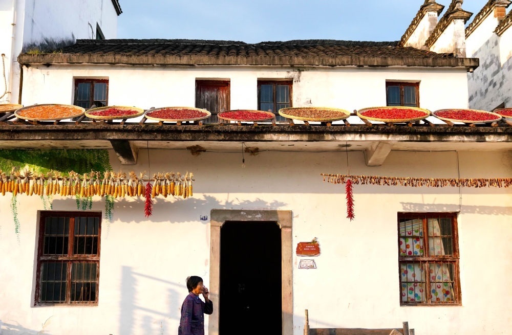 婺源縣王村石門自然村一角（2023年10月11日攝）。