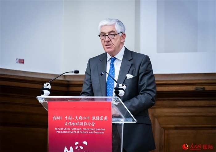 英中商業(yè)發(fā)展中心主席約翰·麥克萊恩致辭。人民網(wǎng) 郭錦標(biāo)攝