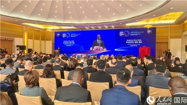 塞內(nèi)加爾駐華大使致辭。人民網(wǎng)記者 萬宇攝