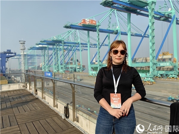 阿根廷公共電視臺(tái)記者萊蒂西亞接受采訪。人民網(wǎng)記者 符園園攝