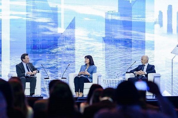 牛津大學(xué)研究全球化與發(fā)展問題的教授伊恩·戈爾?。ㄓ乙唬┍硎?，全球格局的變化是結(jié)構(gòu)性的，各國特別是西方國家必須順應(yīng)變化。迪拜商會供圖