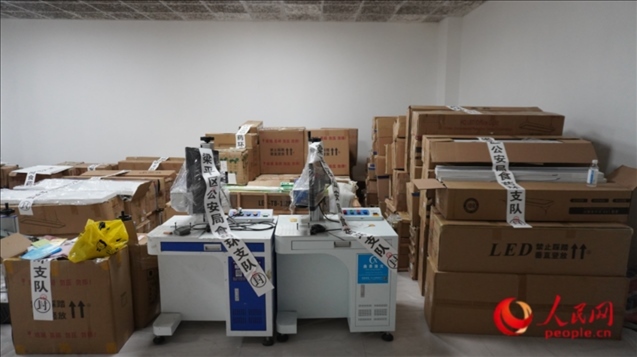 查封的假冒品牌燈具等。人民網(wǎng) 肖聰聰 攝