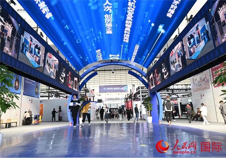 11月7日上午，2023年世界互聯(lián)網(wǎng)大會(huì)“互聯(lián)網(wǎng)之光”博覽會(huì)在浙江烏鎮(zhèn)開幕。人民網(wǎng)記者 葉賓得攝