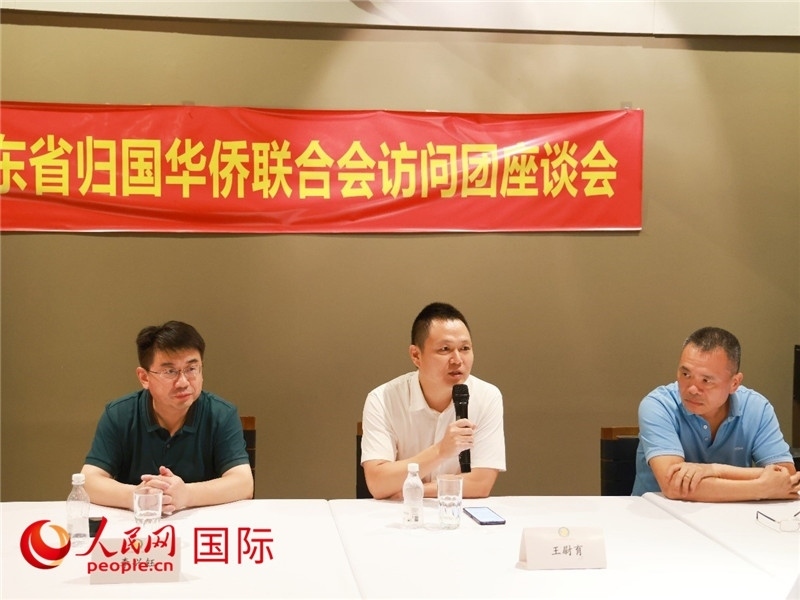 中國駐里約總領(lǐng)館副總領(lǐng)事王尉育（中）在座談會上致辭。人民網(wǎng)記者 陳海琪攝