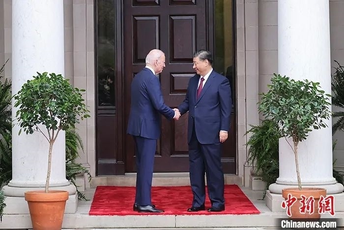 當(dāng)?shù)貢r間11月15日，中國國家主席習(xí)近平在美國舊金山斐洛里莊園同美國總統(tǒng)拜登舉行中美元首會晤。中新社記者 盛佳鵬 攝