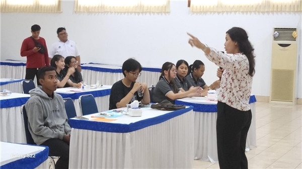 巴陵康孔子學(xué)院外方院長(zhǎng)普拉巴介紹孔子學(xué)院情況。主辦方供圖